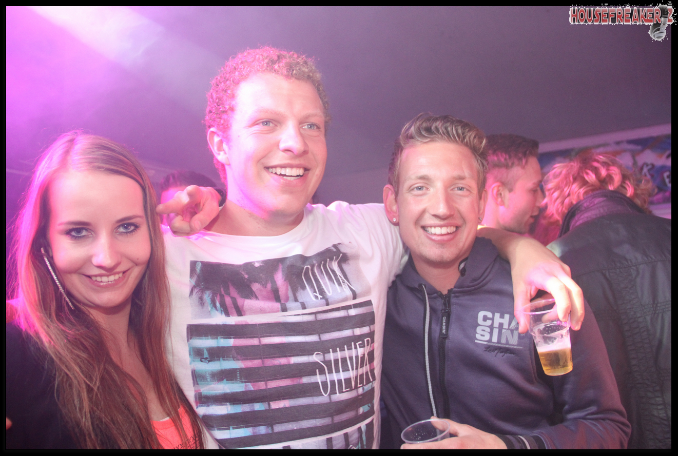 1321x889 pixels (1.215K)